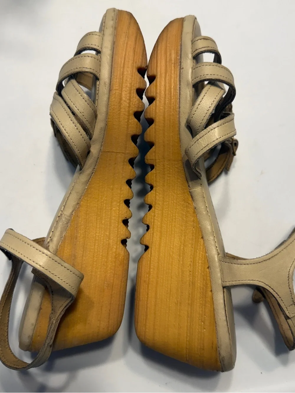 Cherokee of California Beige Strappy Wedge Sandals with Wood-Tone Sole VTG Sz 6